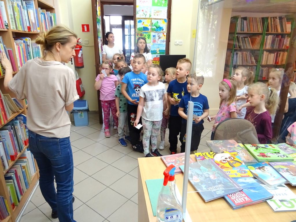 F1: przedszkolaki poznały bibliotekę, pierwszaki - dzieje pisma