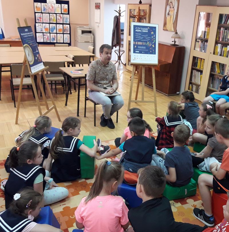 ,,Czytanie łączy - czytamy dzieciom" w filii nr 2 - Sławomir Mączka, redaktor Telewizji Kablowej Stella