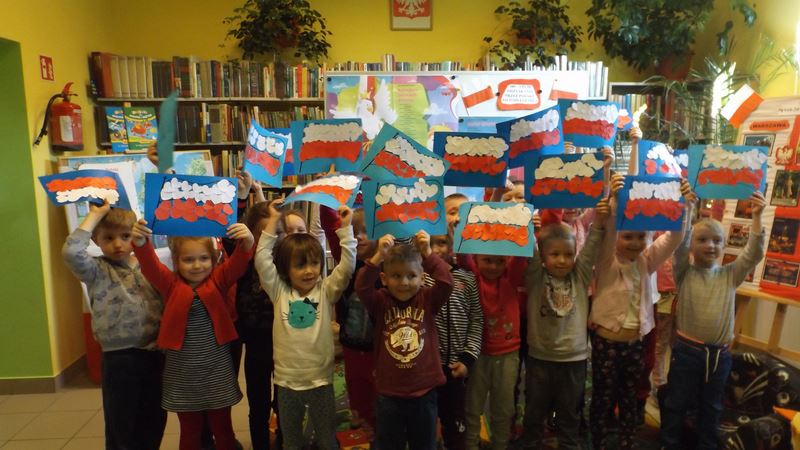 Przedszkolaki świętują niepodległość w Filii nr 3